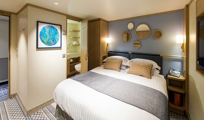 P&O Iona cabins: Details, sizes, grades (With Photos & Videos)